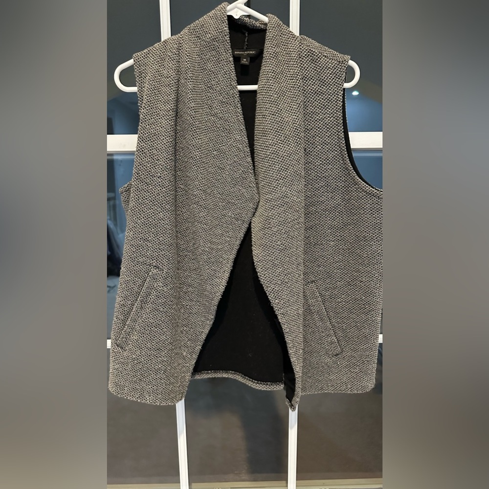 Banana Republic factory grey and black vest. Size medium.